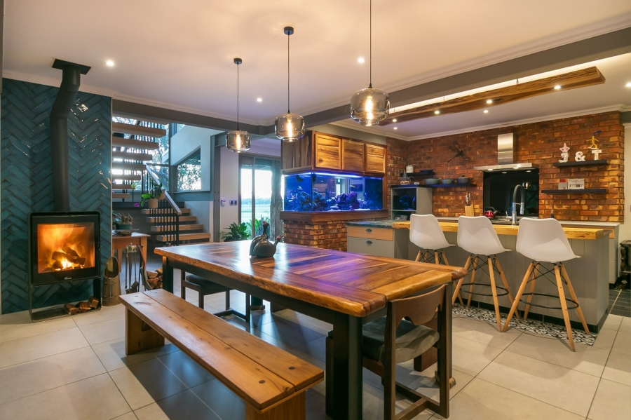 5 Bedroom Property for Sale in Brenton On Lake Western Cape